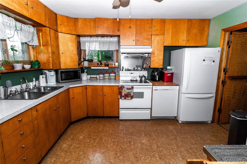 1334 Peppermill Road, Lapeer, MI 48446 — Photo 4