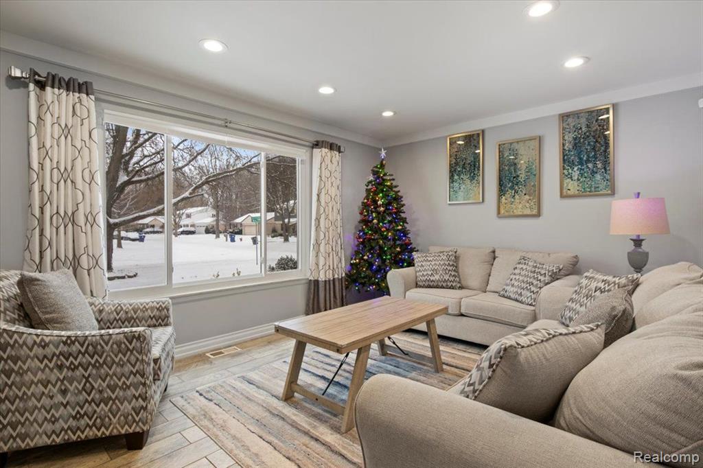 39663 WALES Street, Canton, MI 48188 — Photo 9