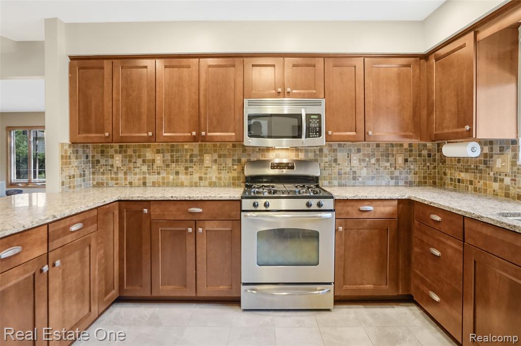 5566 Larkins Drive, Troy, MI 48085 — Photo 15