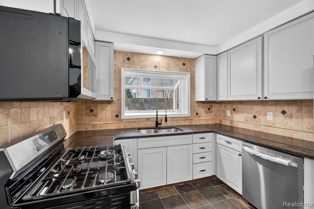 428 Girard Avenue, Royal Oak, MI 48073 — Photo 21