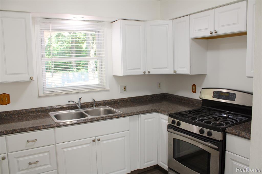 4901 Alpha Way, Flint, MI 48506 — Photo 16