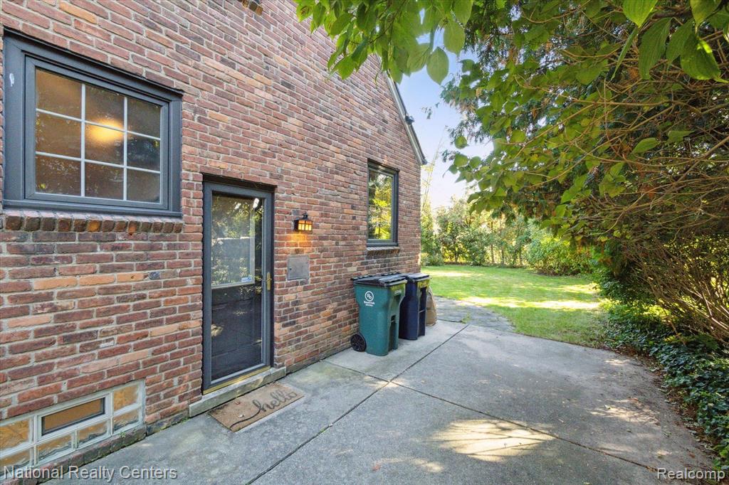 913 ORCHARD GROVE Drive, Royal Oak, MI 48067 — Photo 40
