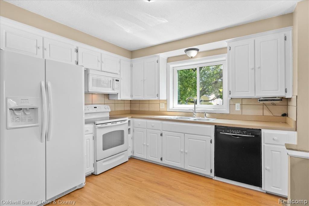 4820 Burchfield Avenue, Lansing, MI 48910 — Photo 8