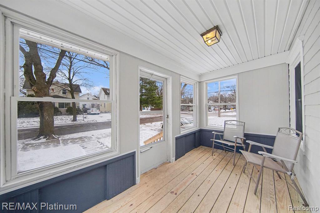 604 Seymour Avenue, Jackson, MI 49202 — Photo 2