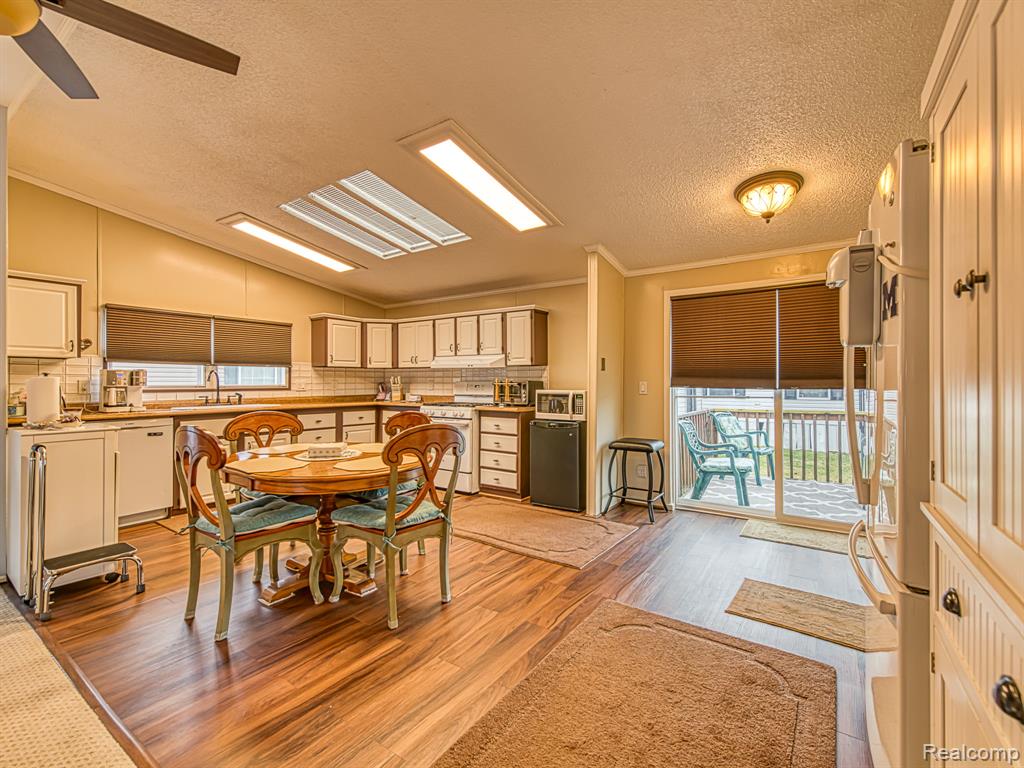 29403 Wedgewood, Flat Rock, MI 48134 — Photo 3