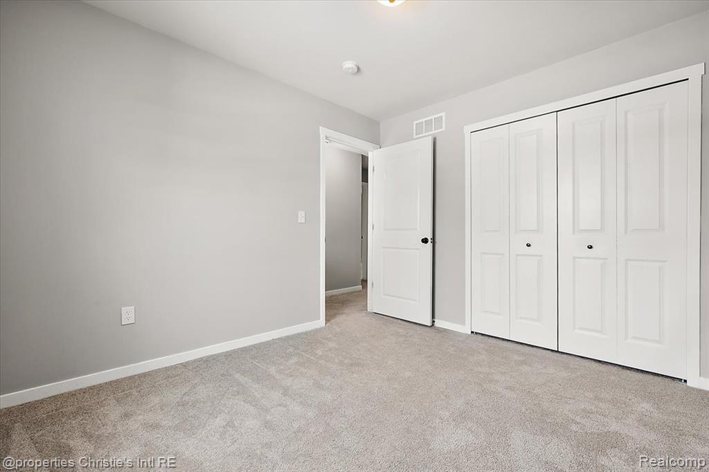8740 Oak Ridge Trail, Westland, MI — Photo 28