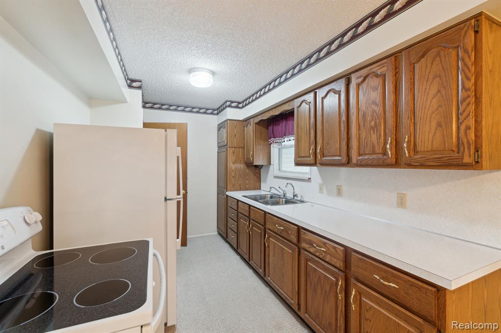 4240 BRISTOLWOOD Drive, Flint, MI 48507 — Photo 4