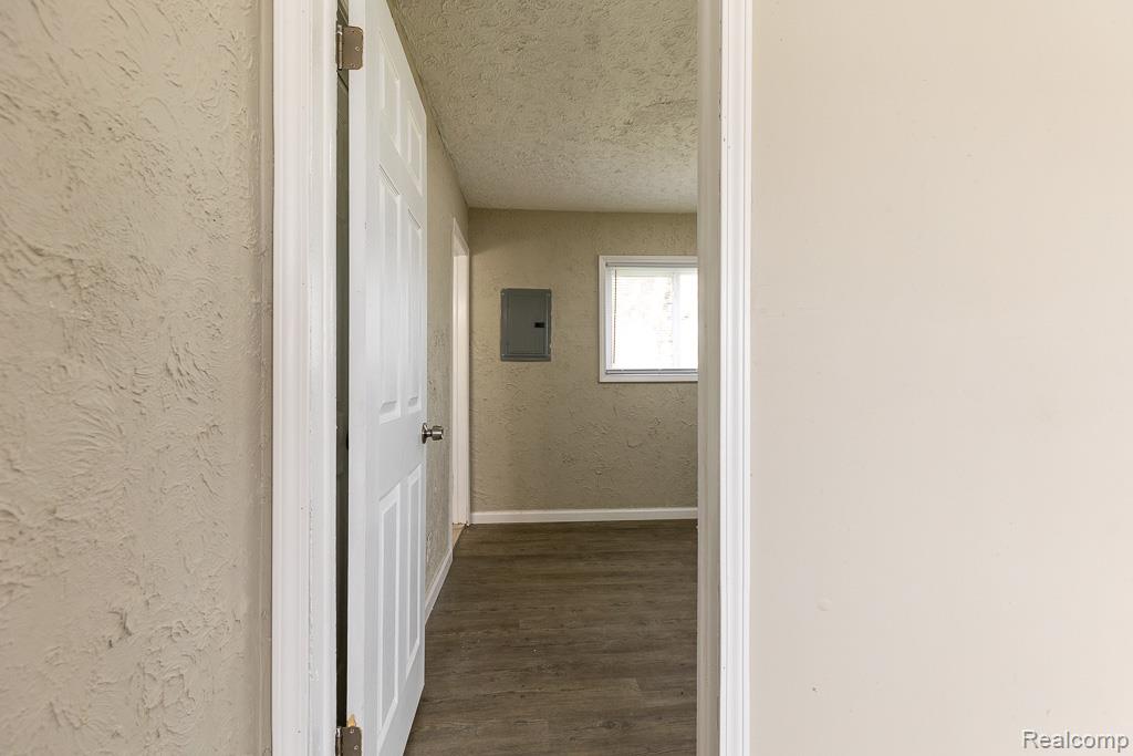 564 Marquette Drive, Detroit, MI 48214 — Photo 18