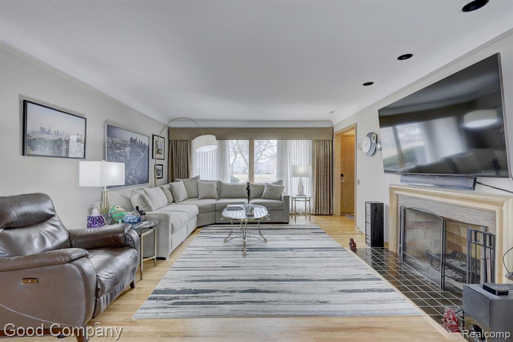 1557 Lochmoor Boulevard, Grosse Pointe Woods, MI 48236 — Photo 8