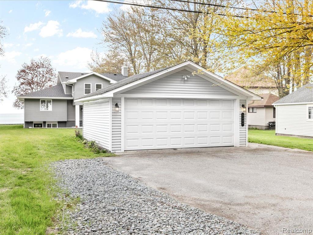 5444 LAKESHORE Road, Fort Gratiot, MI 48059 — Photo 5
