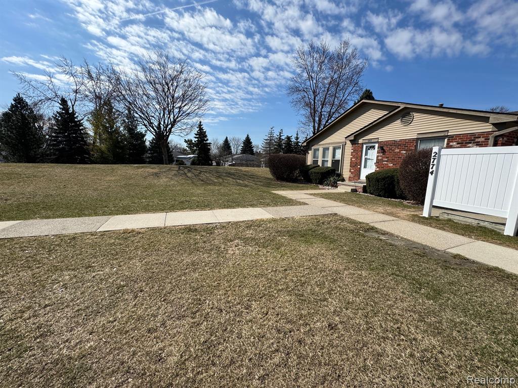 2774 Roundtree Drive, Troy, MI 48083 — Photo 5