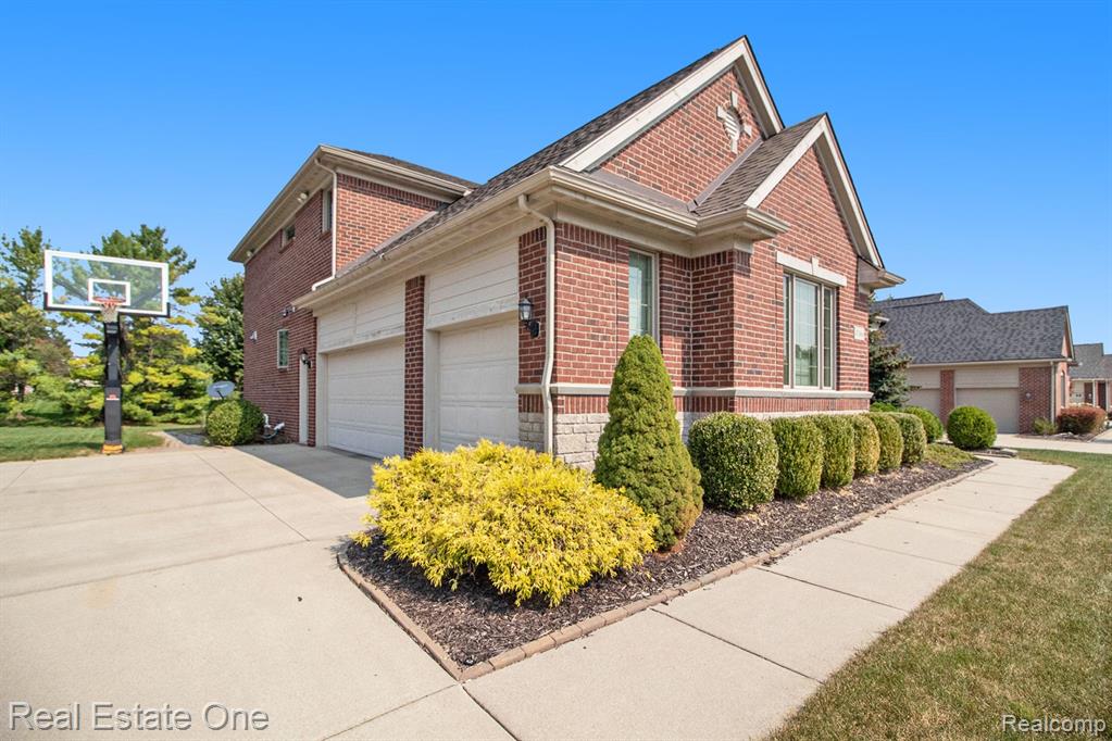 47466 VALENCIA Circle, Novi, MI — Photo 4