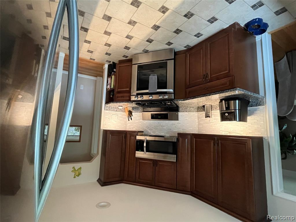 702 E Windemere Avenue, Royal Oak, MI 48073 — Photo 7