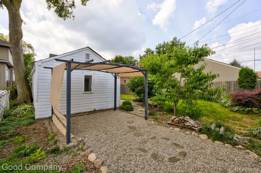830 W HAZELHURST Street, Ferndale, MI 48220 — Photo 42