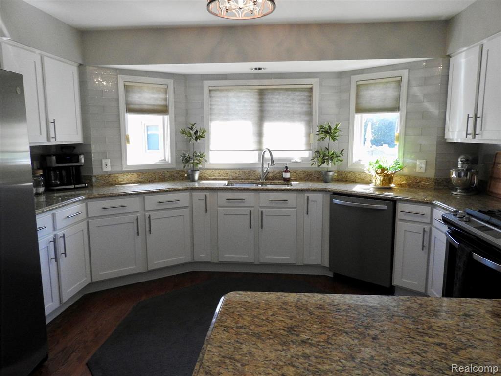 43124 Gina Drive, Sterling Heights, MI 48314 — Photo 4