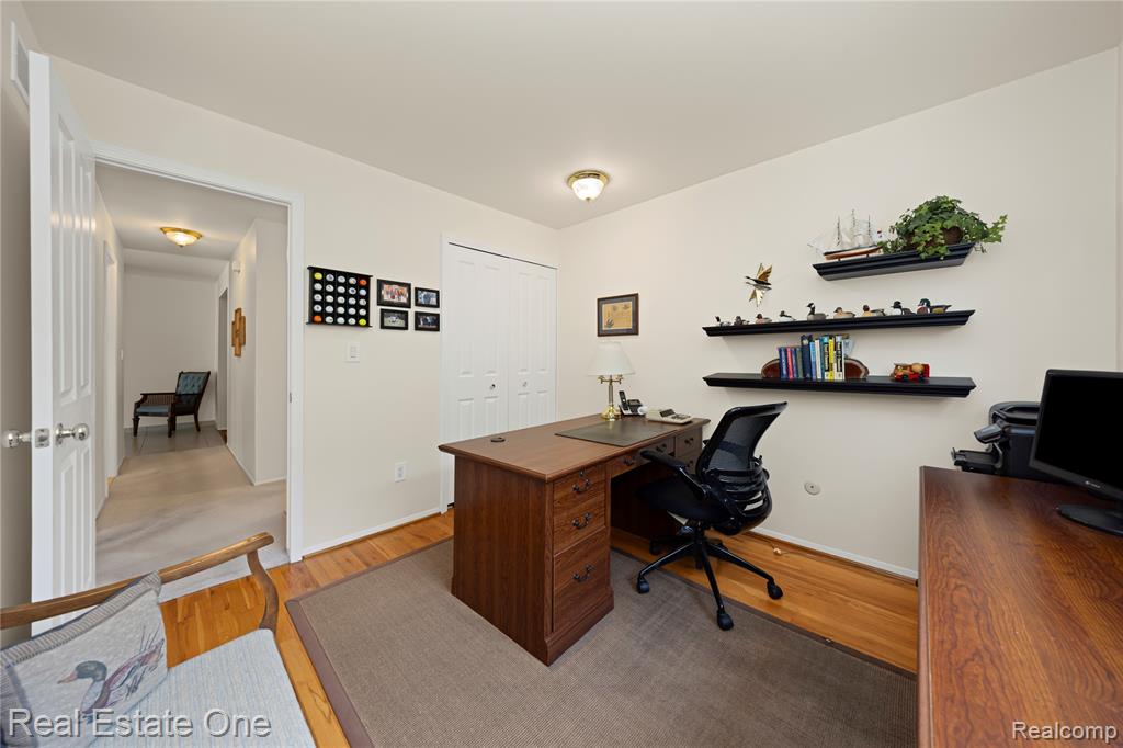 5487 Boros Drive, Troy, MI 48085 — Photo 28