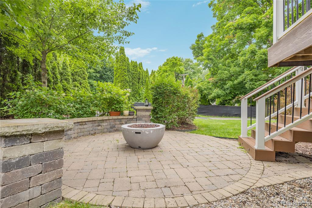 730 Leon Road, Walled Lake, MI 48390 — Photo 51