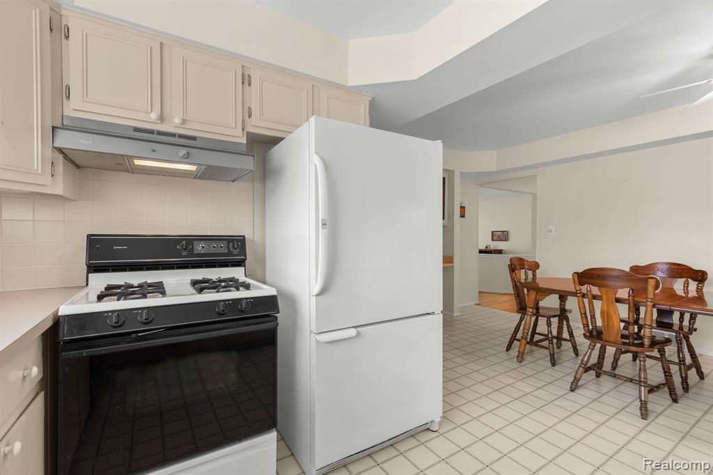 4151 red cedar Street, Trenton, MI 48183 — Photo 10