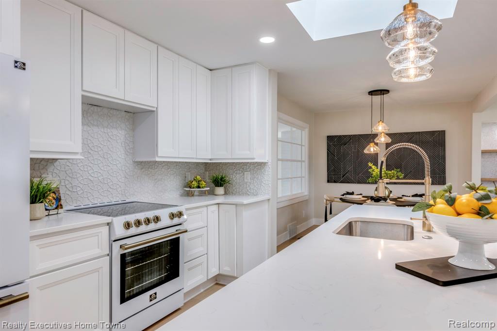 18910 Devonshire Street, Beverly Hills, MI 48025 — Photo 12