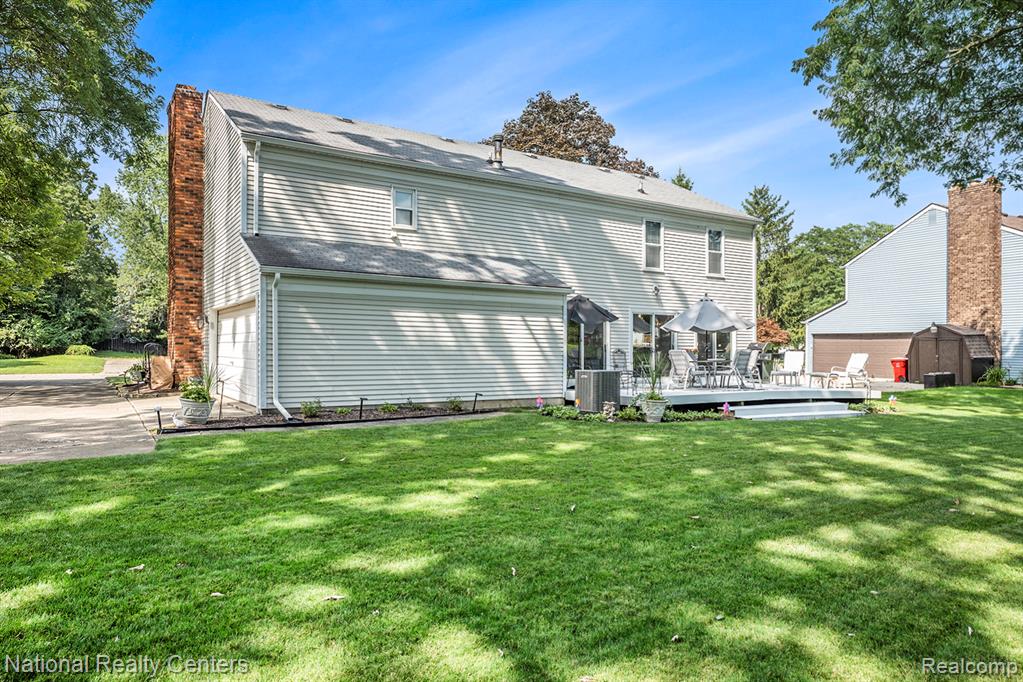 5049 Langlewood Drive, West Bloomfield, MI — Photo 37