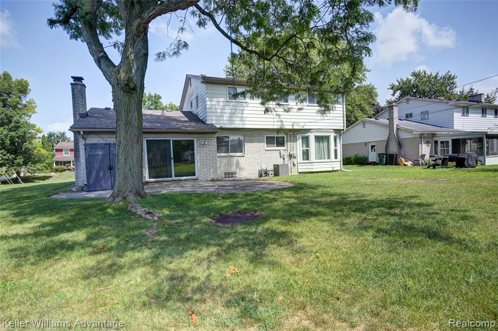 18467 Middlesex Avenue, Lathrup Village, MI 48076 — Photo 53