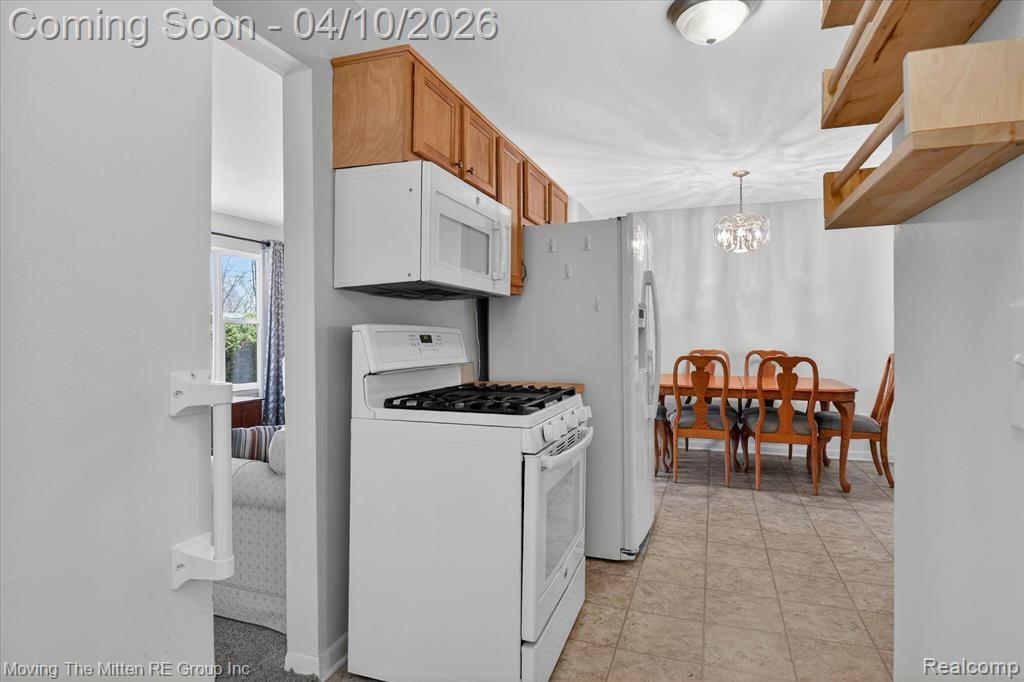 8672 Hemlock Court, Ypsilanti, MI 48198 — Photo 13