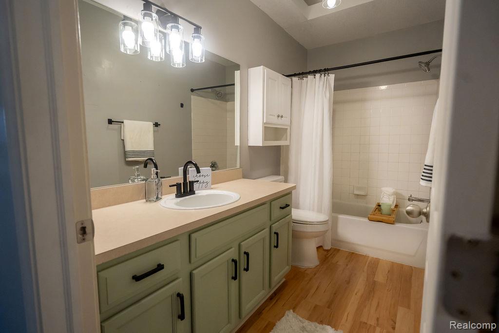 23273 Bunte Court, Trenton, MI 48183 — Photo 19