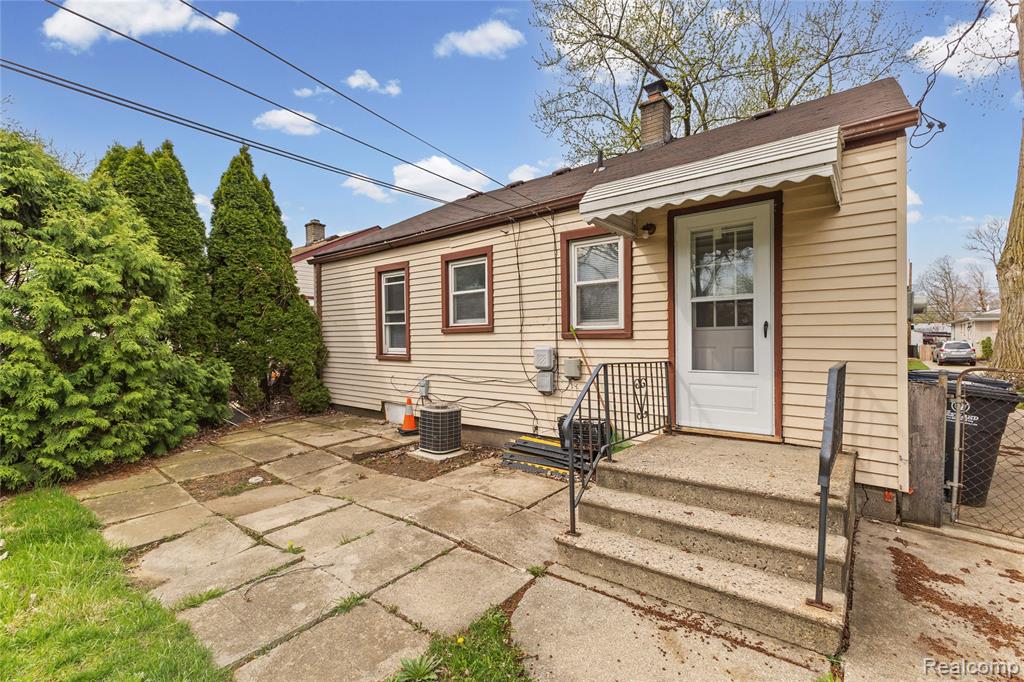 7426 Floral Street, Westland, MI — Photo 25