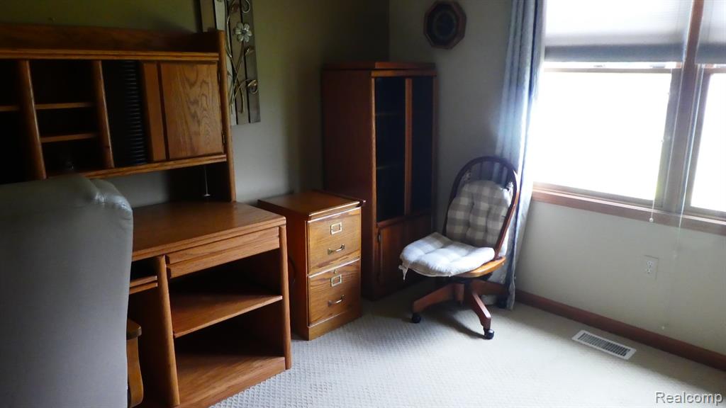 8051 Prestonwood Court, Flushing, MI 48433 — Photo 18