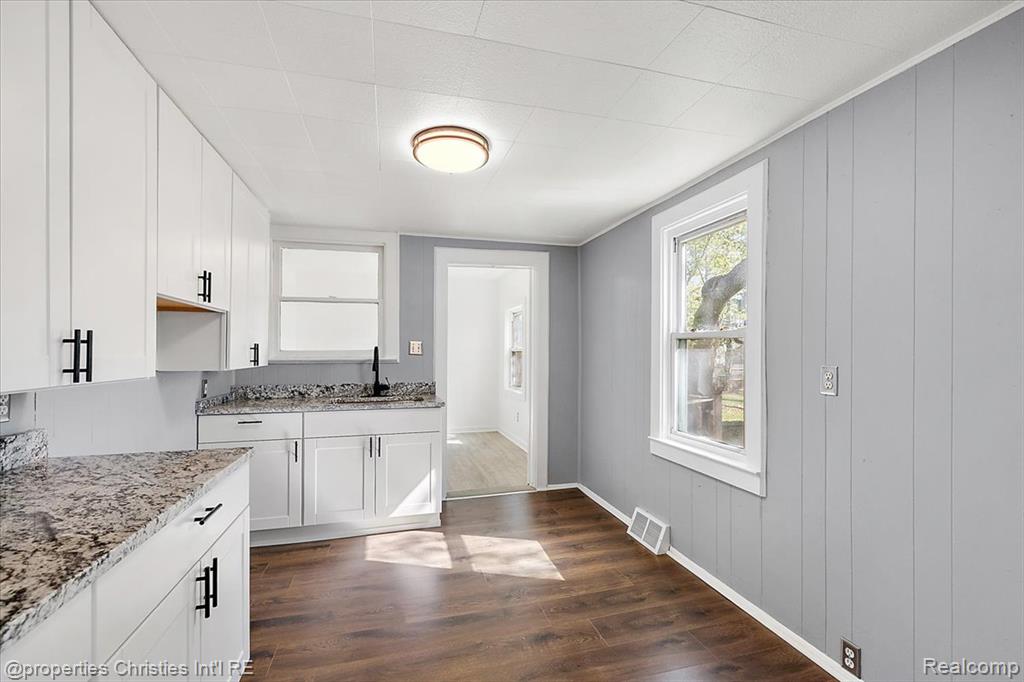 228 W Columbia Avenue, Pontiac, MI 48340 — Photo 23