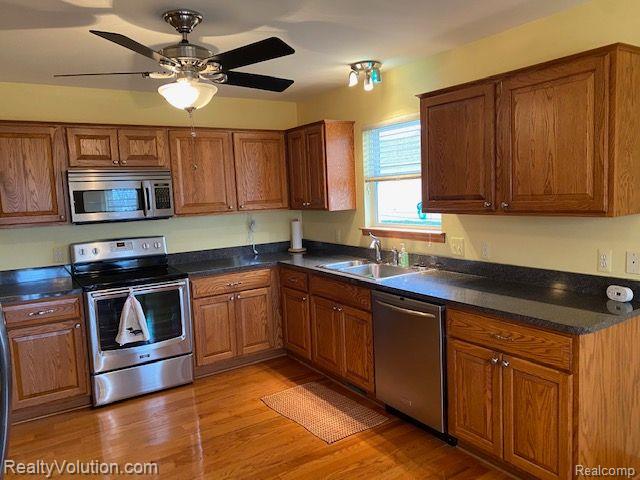 240 Deer Park S, Capac, MI 48014 — Photo 4
