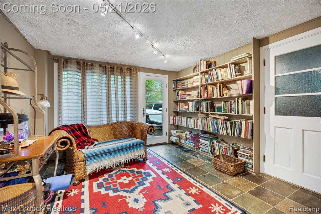 255 N Berkshire Road, Bloomfield Hills, MI 48302 — Photo 18