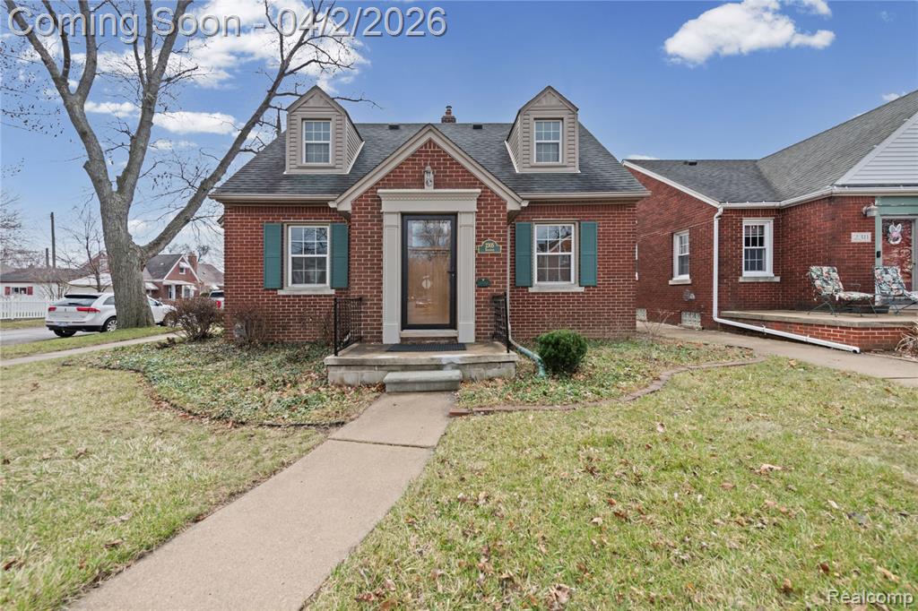 2305 Vinewood Street, Wyandotte, MI 48192 — Photo 2