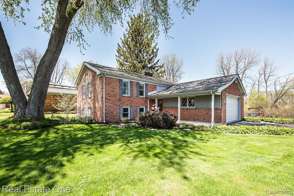 7311 BISCAYNE Court, White Lake, MI 48383 — Photo 2