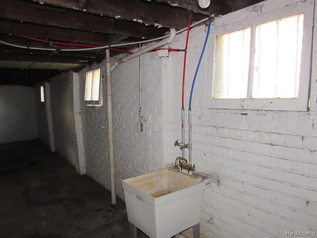 5270 MONTCLAIR Street, Detroit, MI 48213 — Photo 38