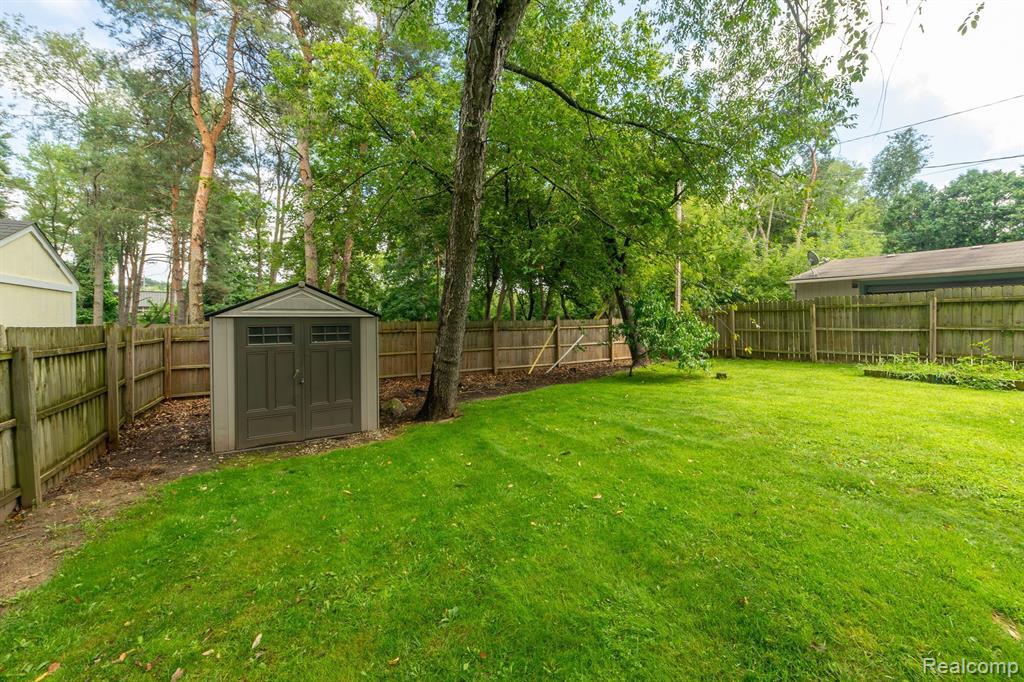 4885 WALKER Drive, Brighton, MI 48114 — Photo 25