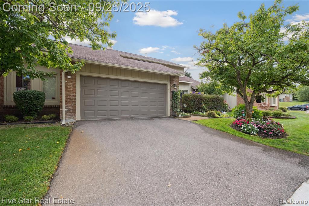 5611 Hillcrest Circle W, 50, West Bloomfield, MI — Photo 2