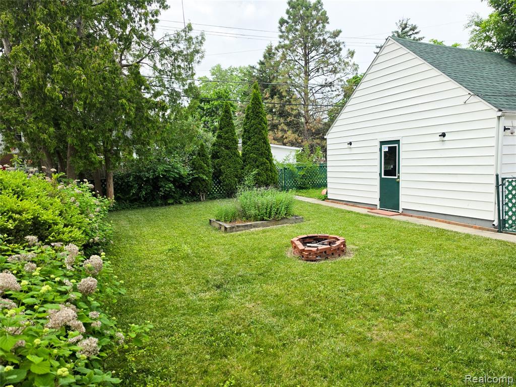 1333 Court Street, Port Huron, MI 48060 — Photo 4