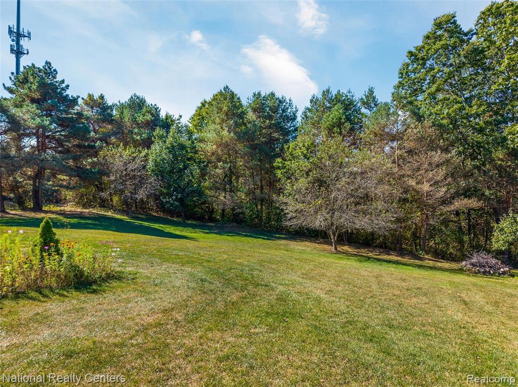 678 Joshua Drive, Highland, MI 48356 — Photo 37
