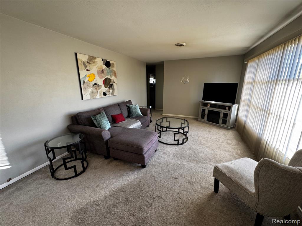 841 E Hudson Avenue, Madison Heights, MI 48071 — Photo 2