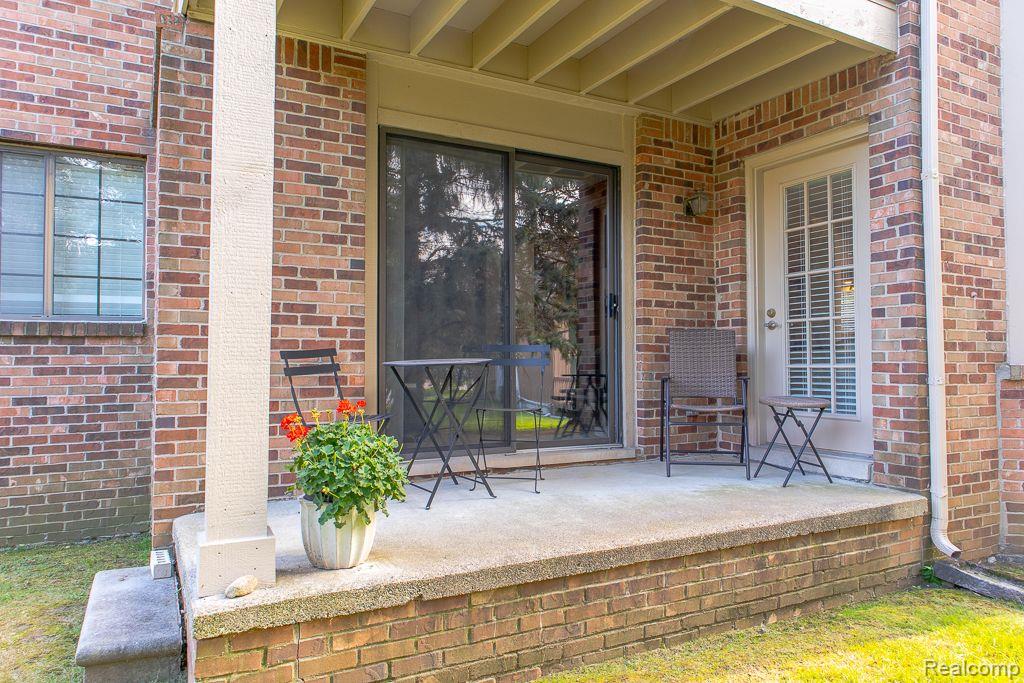37284 BRENTWOOD Circle, Farmington Hills, MI 48331 — Photo 10