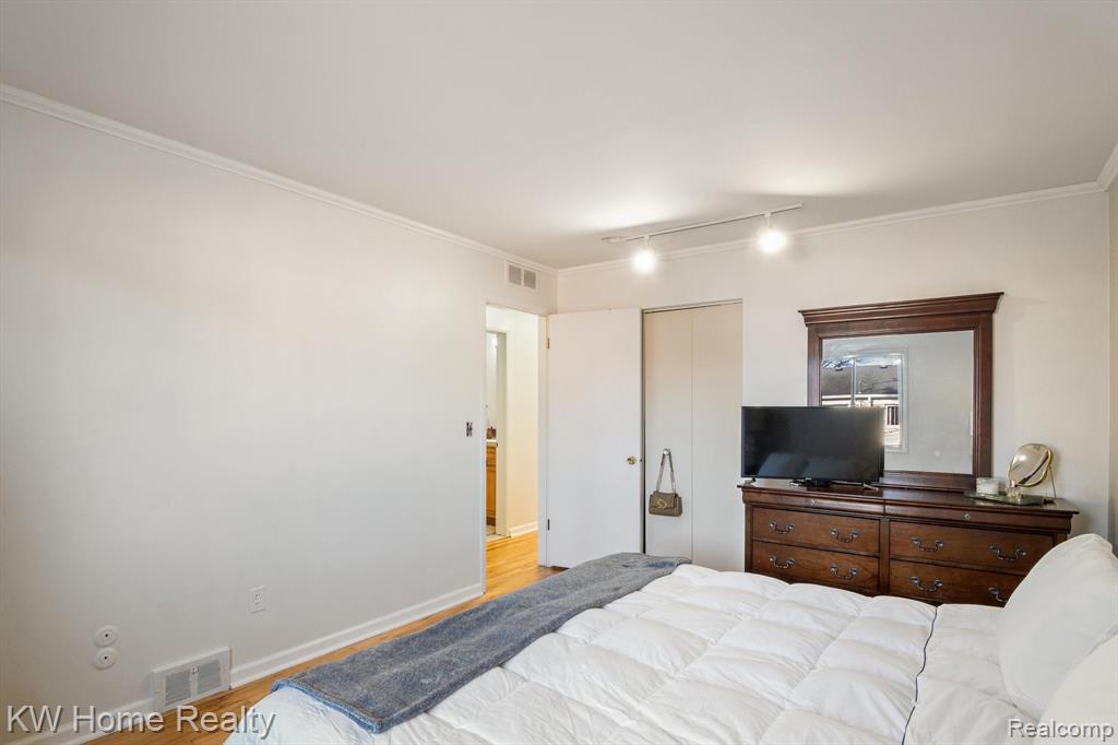 32718 GRAND RIVER Avenue, C28, Farmington, MI 48336 — Photo 16