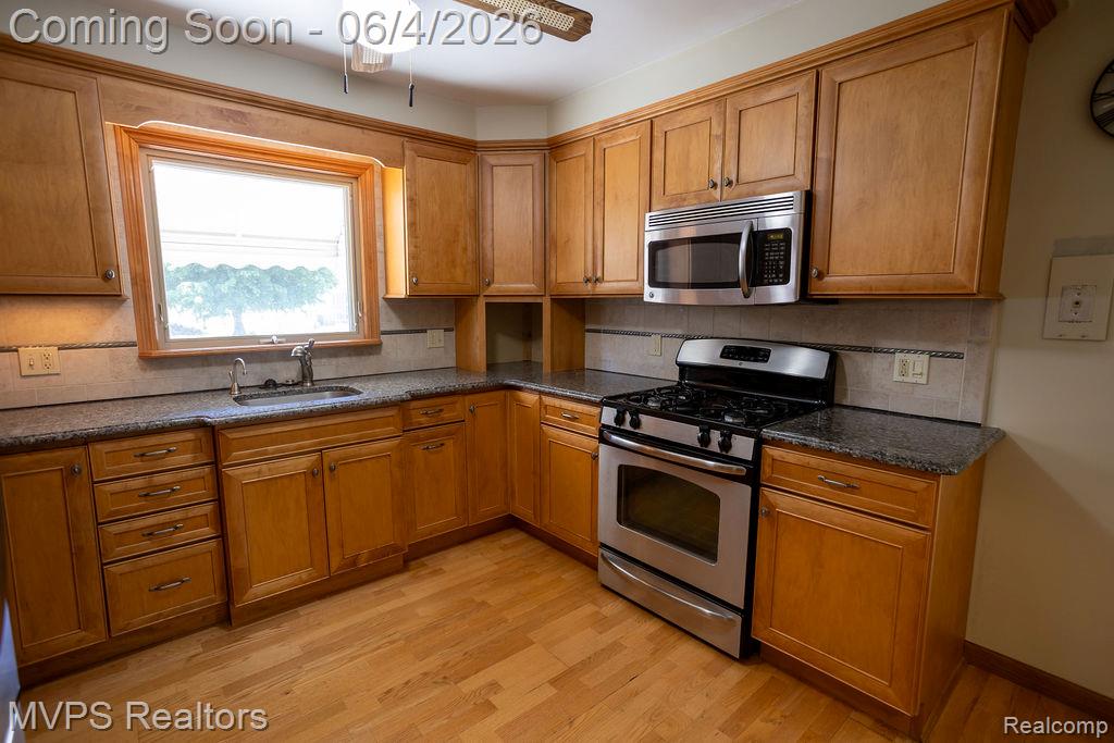 33033 Edgegrove, Fraser, MI 48026 — Photo 9