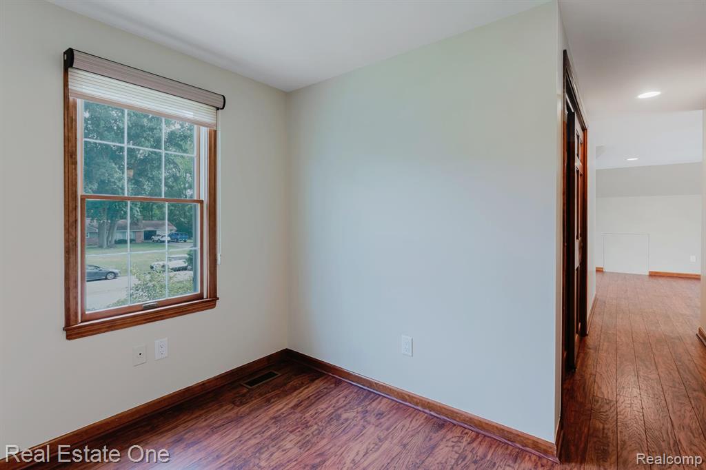 454 Lesdale Drive, Troy, MI 48085 — Photo 33