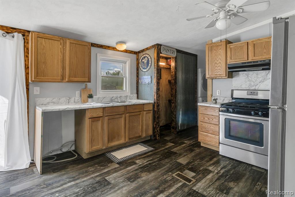910 E MCARTHUR Street, Corunna, MI 48817 — Photo 15