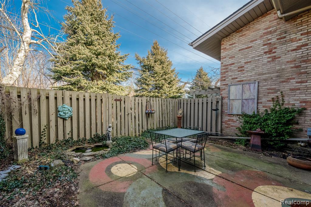 385 CONCORD Place, Bloomfield Hills, MI 48304 — Photo 25