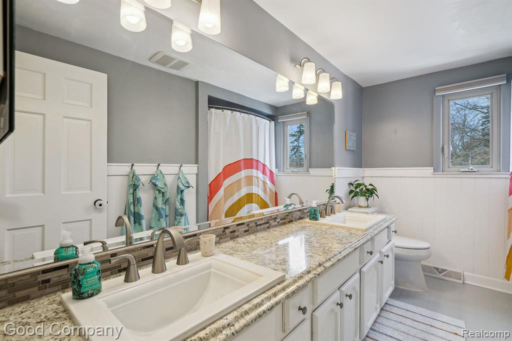 3370 INDIANDALE Drive, Orchard Lake Village, MI 48324 — Photo 33