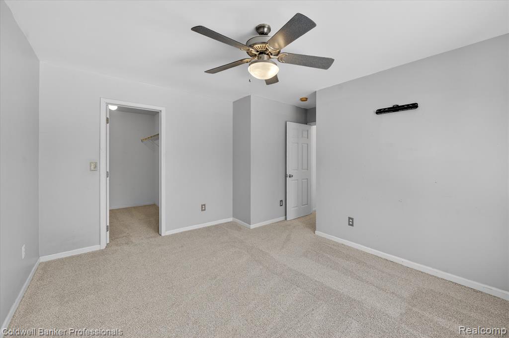 639 Andover Woods Drive, Fenton, MI 48430 — Photo 16