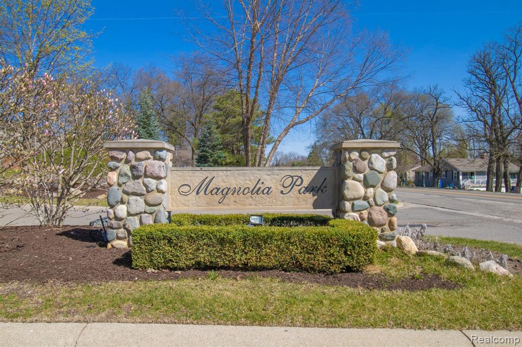 7051 MAGNOLIA Lane, Waterford, MI 48327 — Photo 2