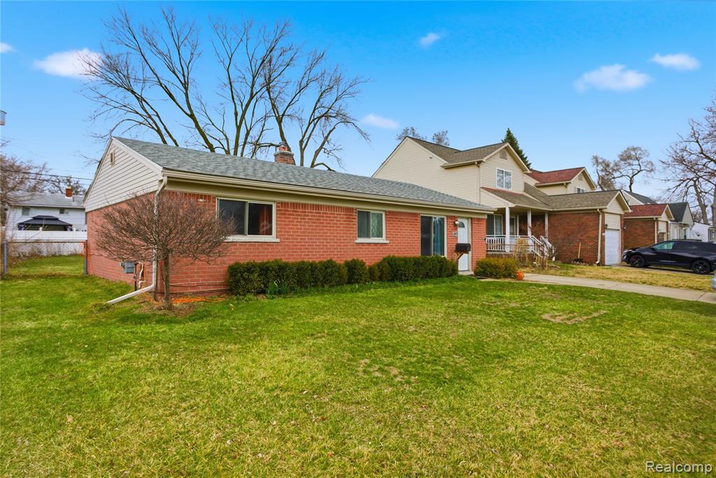 891 E Harwood Avenue, Madison Heights, MI 48071 — Photo 2